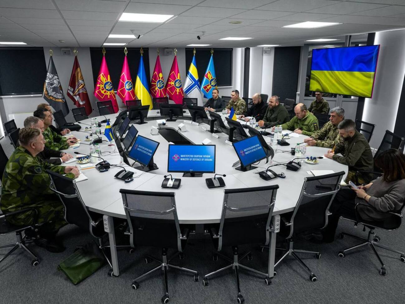 Представники Міноборони України провели зустріч зі своїми шведськими колегами