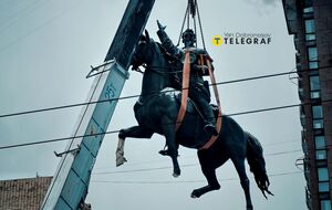 Демонтаж памятника проводили утром