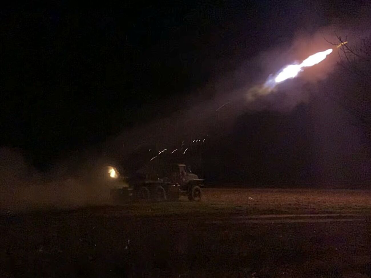 Подразделения ракетных войск нанесли поражение по двум складам горюче-смазочных материалов оккупантов, отметили в Генштабе ВСУ