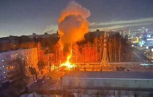 По одной из версий, пожар на подстанции начался после взрыва