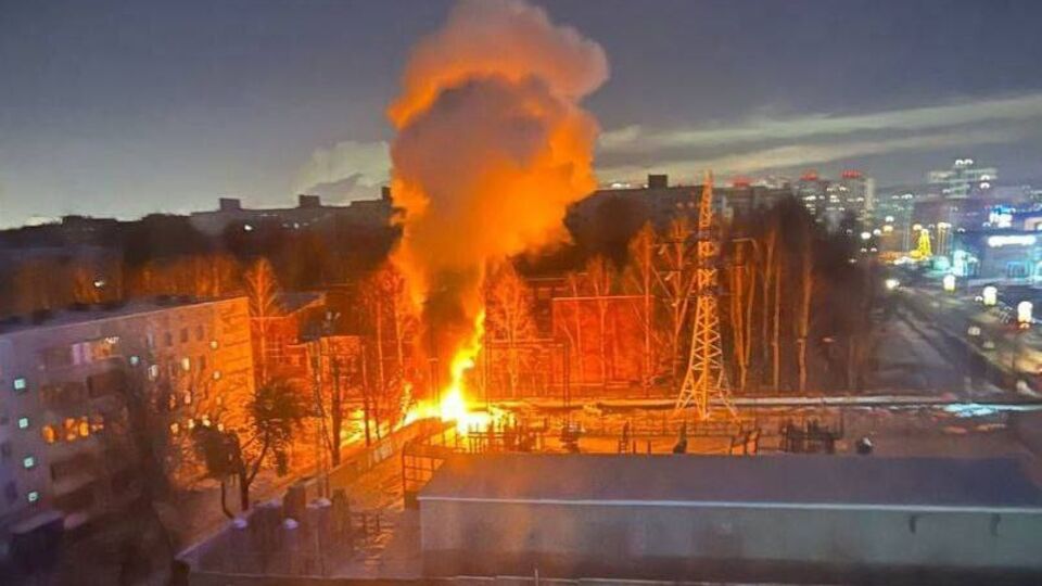 По одной из версий, пожар на подстанции начался после взрыва