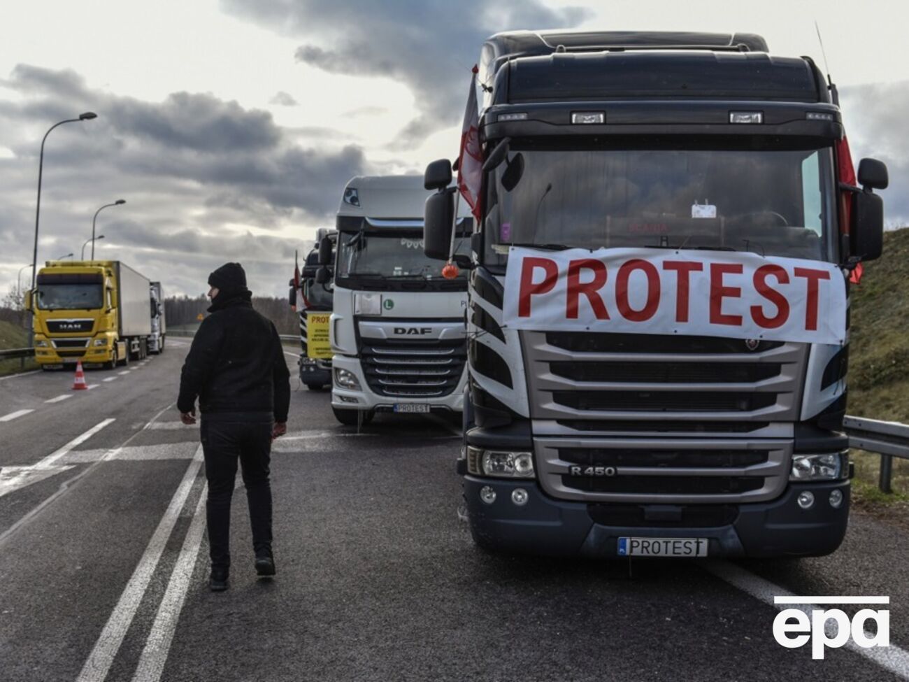 Венгерские перевозчики будут действовать подобно польским и словацким водителям грузовиков, отметили в Ассоциации венгерских автоперевозчиков