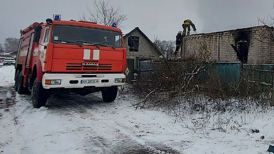 Осколки российских снарядов задели часть ГСЧС в Двуречной