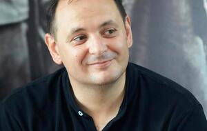 Сидеть в лифте Марцинкиву пришлось недолго