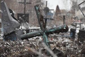 Россияне ракетой разбили могилы на кладбище в Краматорске, рассказал мэр