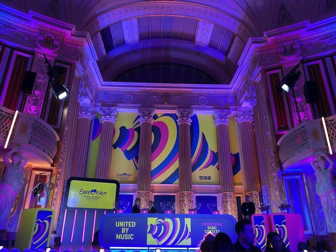 Слоганом "Євробачення 2023" є фраза United By Music, а логотипом&nbsp;&ndash; електрокардіограма із сердець жовтого, блакитного, синього й рожевого кольорів