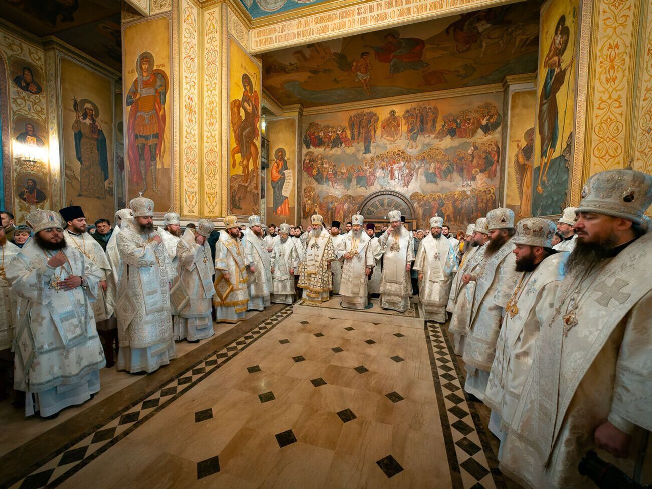 УПЦ МП офіційно має статус "самоврядної церкви з правами широкої автономії"