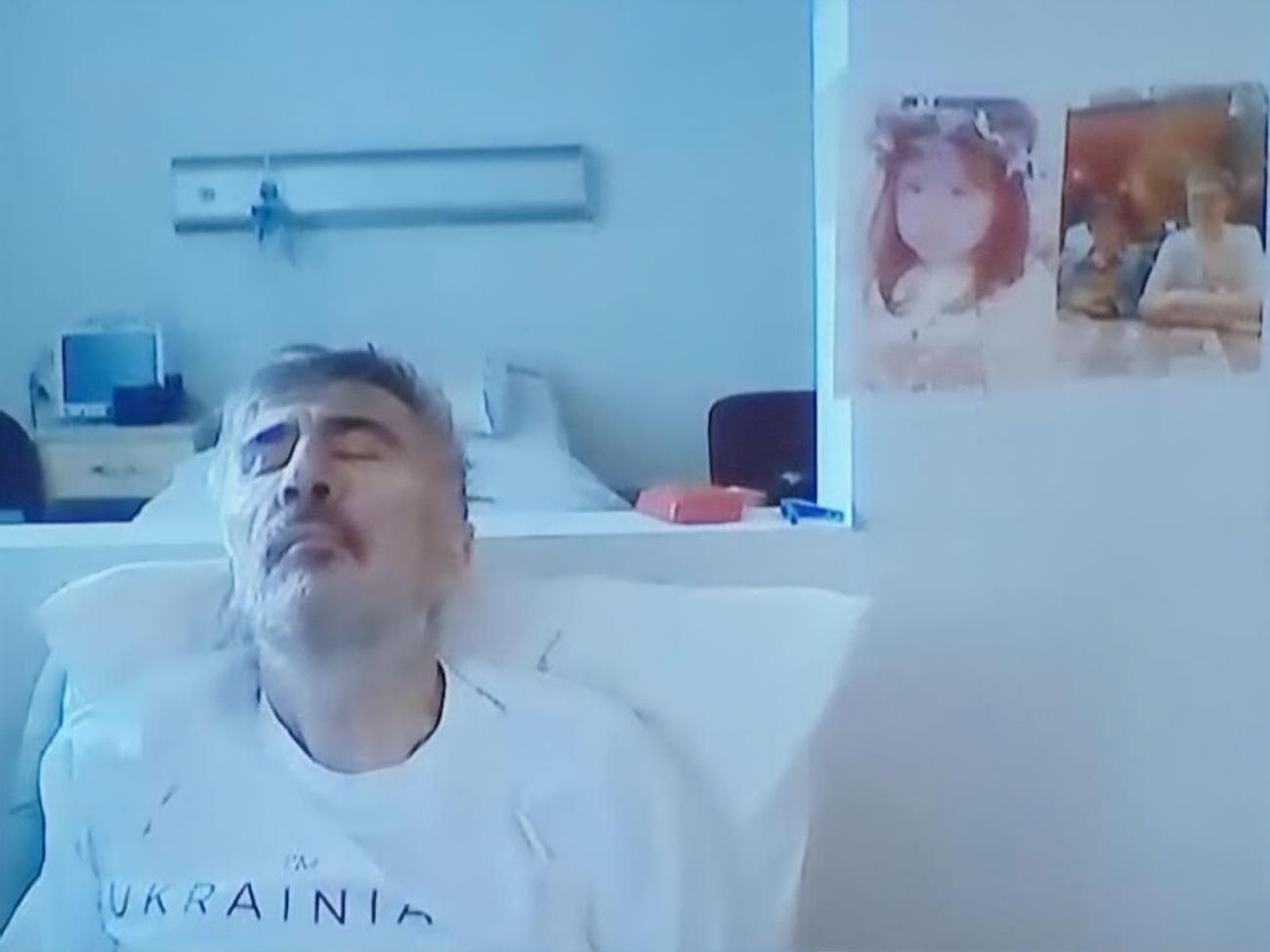 Саакашвілі під час увімкнення з клініки "Вівамед" заявив, що "його отруїли"