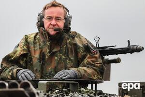 Пісторіус 1 лютого відвідав 203-й танковий батальйон в Августдорфі