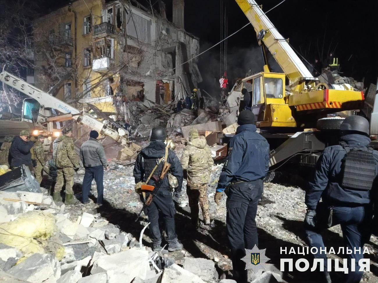 В полиции отметили, что под завалами могут быть люди