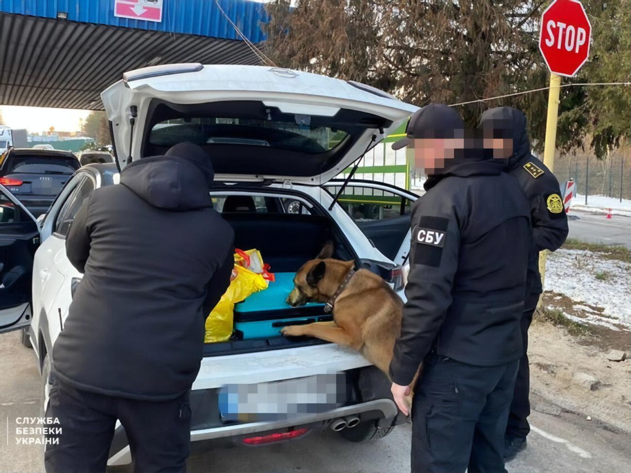 Обшуки розпочали в Центральному апараті Державної митної служби України й регіональних митницях