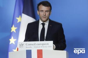 За словами президента Франції, він виступає за "кориснішу і швидшу зброю"