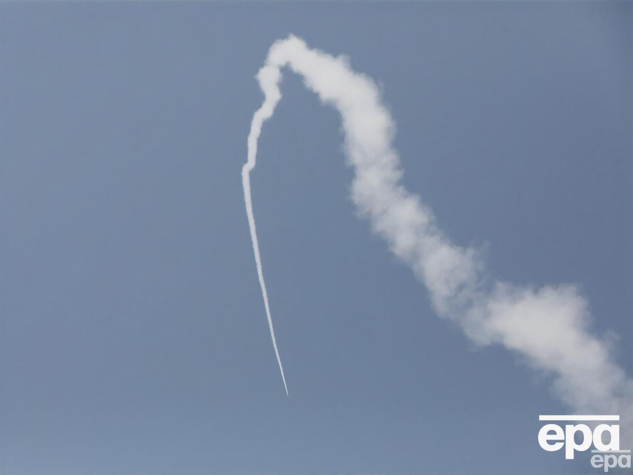 По предварительной информации, в Хмельницкой области украинские силы ПВО сбили одну крылатую ракету