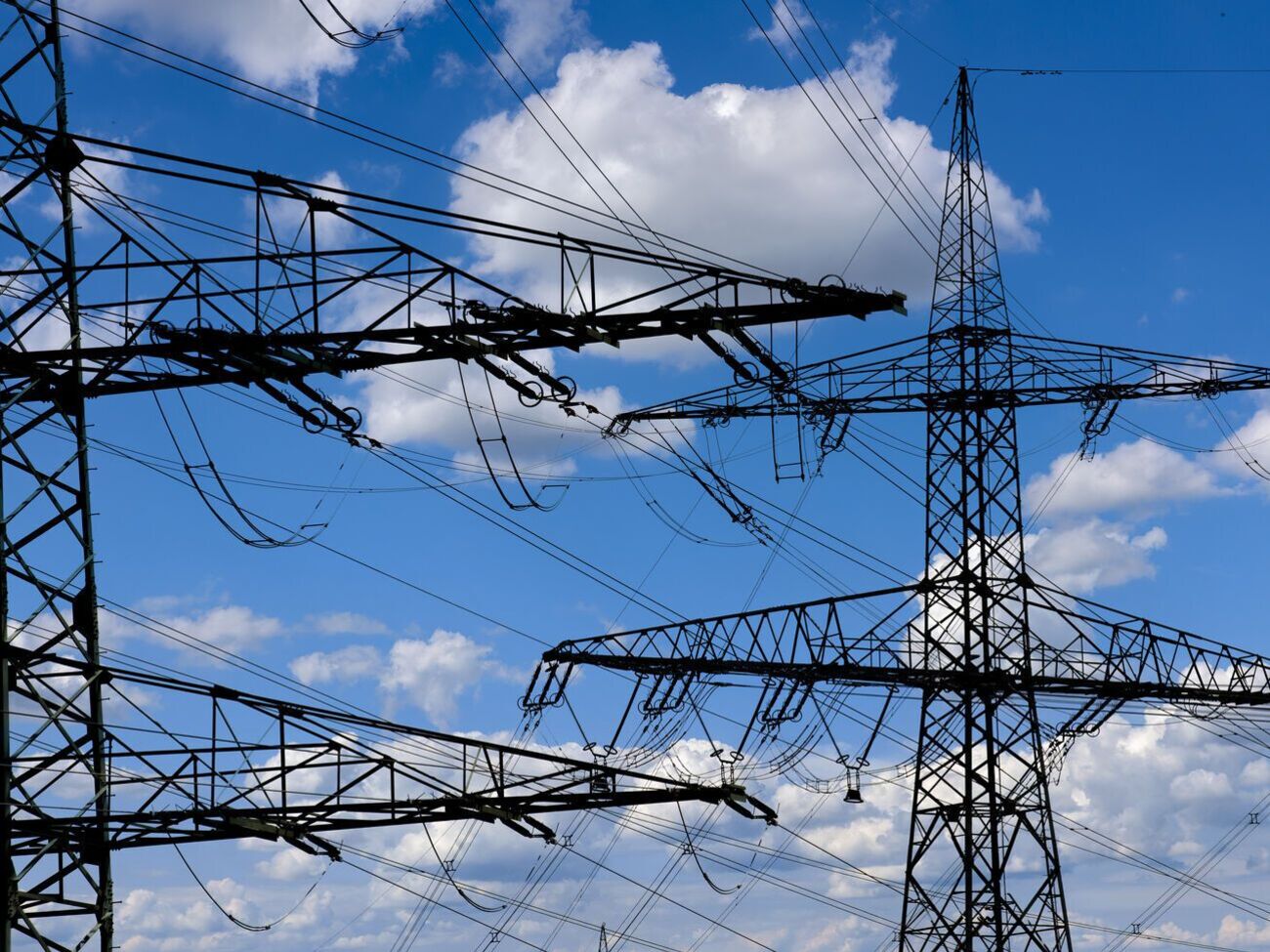 В Голосеевском районе в результате атаки противника повреждены электросети