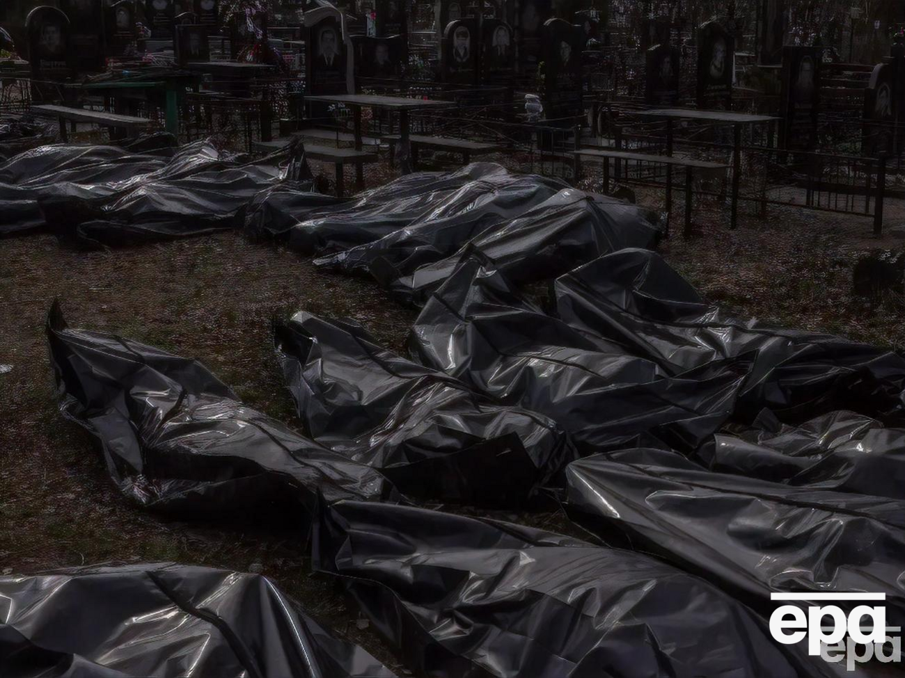 В населенных пунктах Киевской области после освобождения от оккупантов нашли тела убитых мирных жителей, в том числе со связанными руками