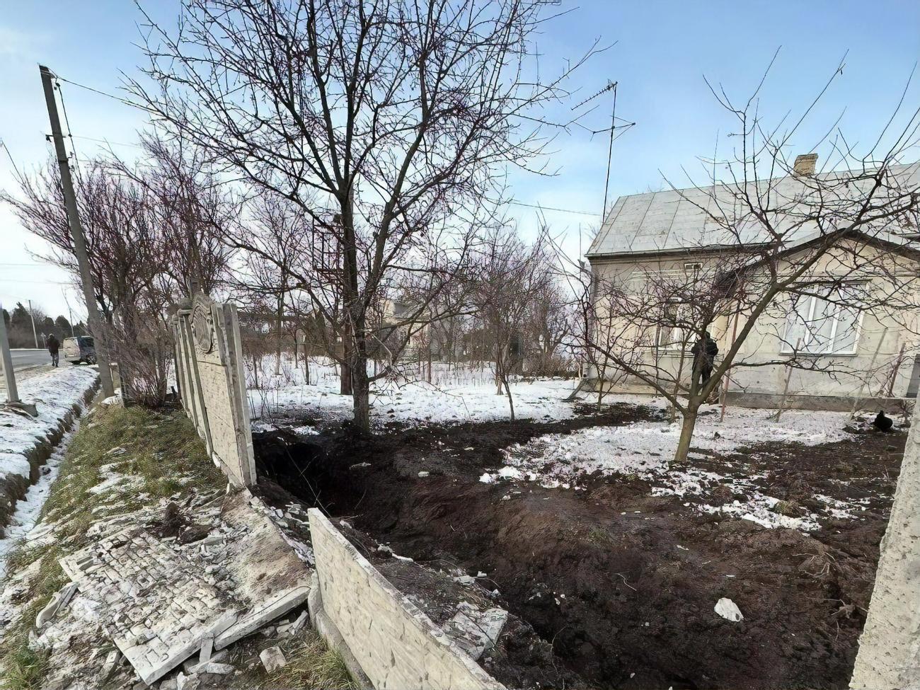 Ракета впала на подвір'я житлового будинку, але не розірвалася