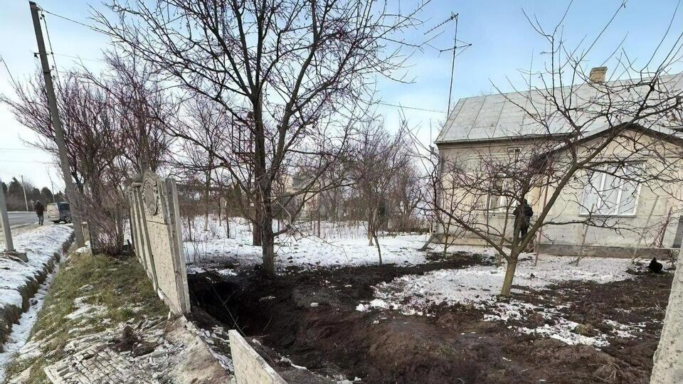 Ракета впала на подвір'я житлового будинку, але не розірвалася