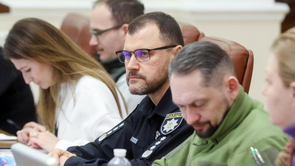 7 лютого Рада затвердила Клименка (у центрі) на посаді глави МВС України
