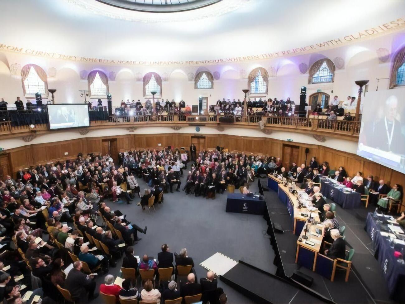 Стоит ли разрешать&nbsp;благословение для однополых пар, обсуждалось в течение двух дней