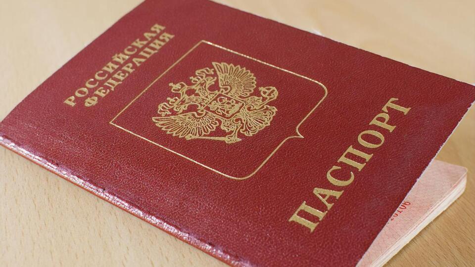 Оккупанты хотят выдавать паспорта РФ в Железном Порту