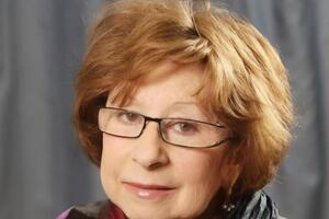 Ахеджакова осудила нападение РФ на Украину