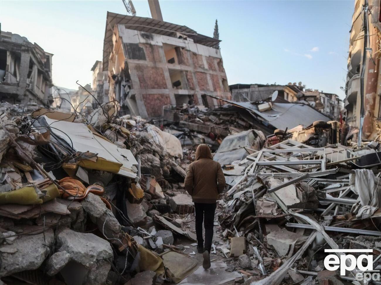 У Туреччині й далі розбирають завали після землетрусу
