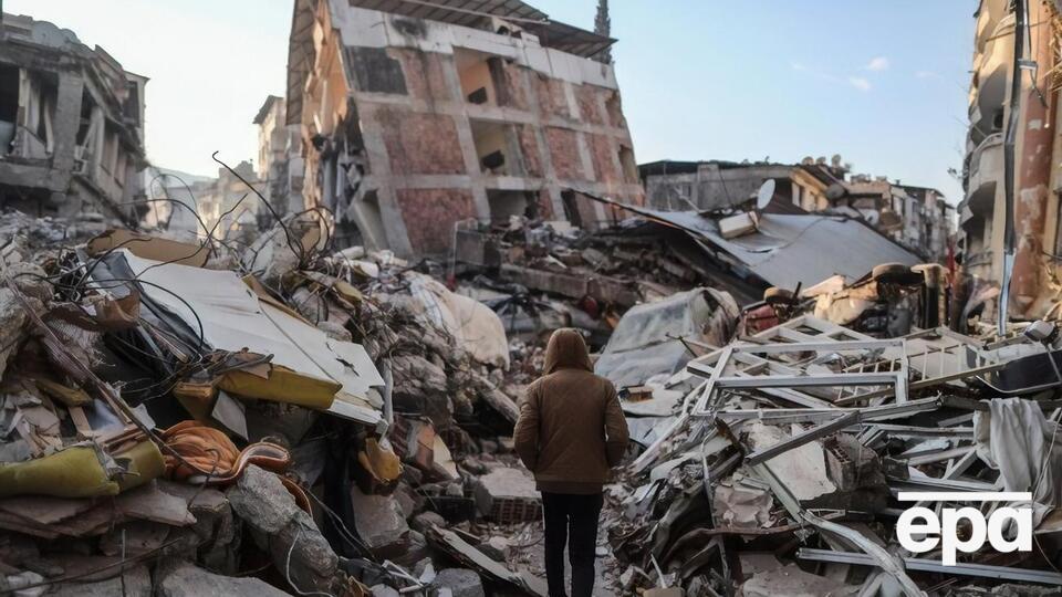 У Туреччині й далі розбирають завали після землетрусу