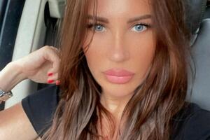 Цвік працює у США майстринею з нарощування вій. Насирова була її клієнткою