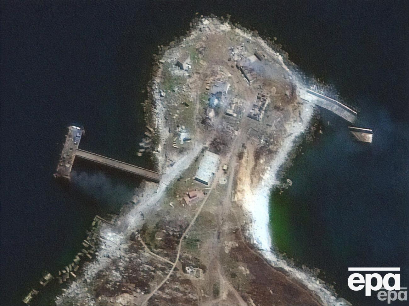 На Змеином оккупанты могут бомбить только оставленную ими же технику, подчеркивает Гуменюк