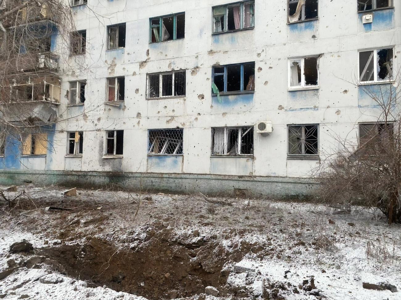 В Никополе повреждены четыре многоэтажки, водоканал и здание колледжа