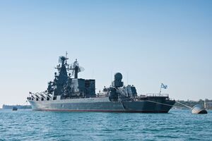 Флагман Чорноморського флоту РФ, ракетний крейсер "Москва", українські військовіослужбовці затопили у квітні 2022 року