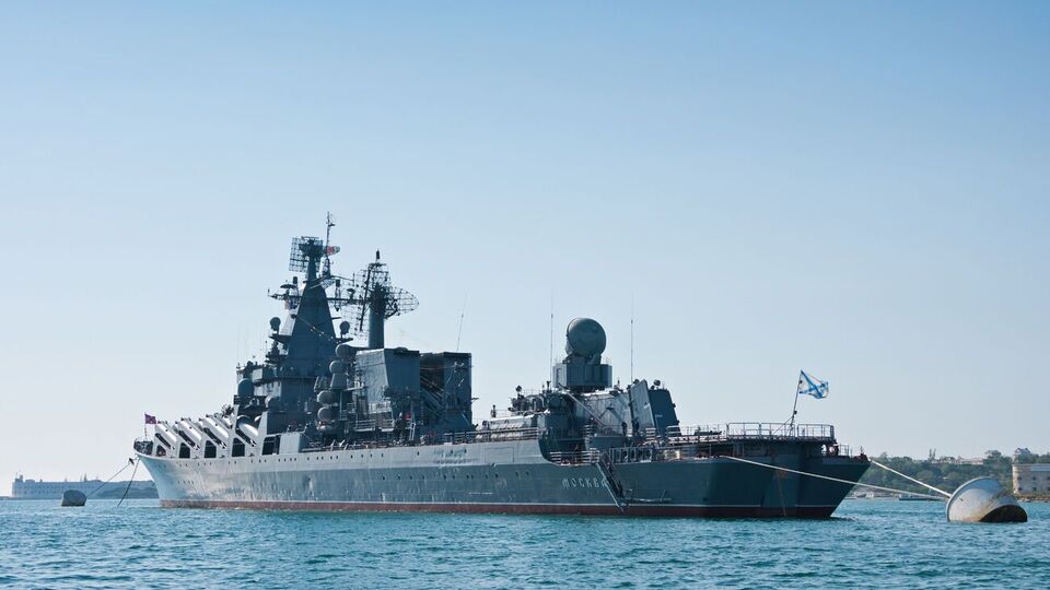 Флагман Чорноморського флоту РФ, ракетний крейсер "Москва", українські військовіослужбовці затопили у квітні 2022 року