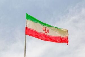 The Guardian зазначила, що Іран і Росія мають вихід до моря, що робить фізичне транспортування між ними простим