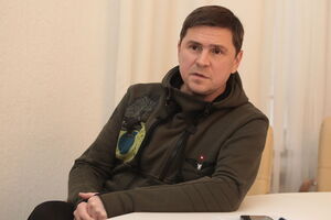 Для швидкої ліквідації окупантів потрібні "далекобійні ракети, танки й авіація", зазначив Подоляк