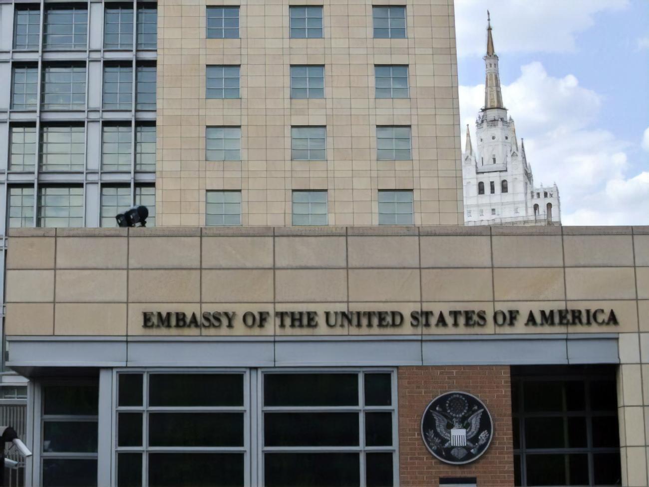 Громадяни США, які проживають або подорожують у Росії, мають негайно виїхати з РФ