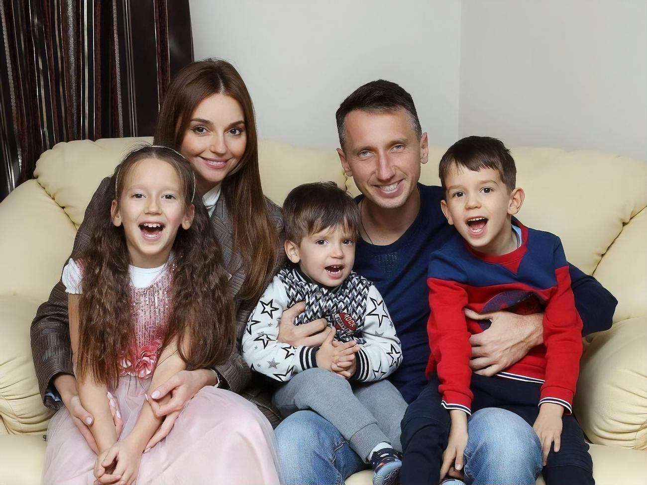 В браке с Булгаковой у Стаховского родилось трое детей