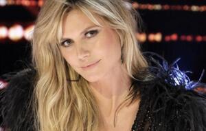 Клум повертелась перед камерой