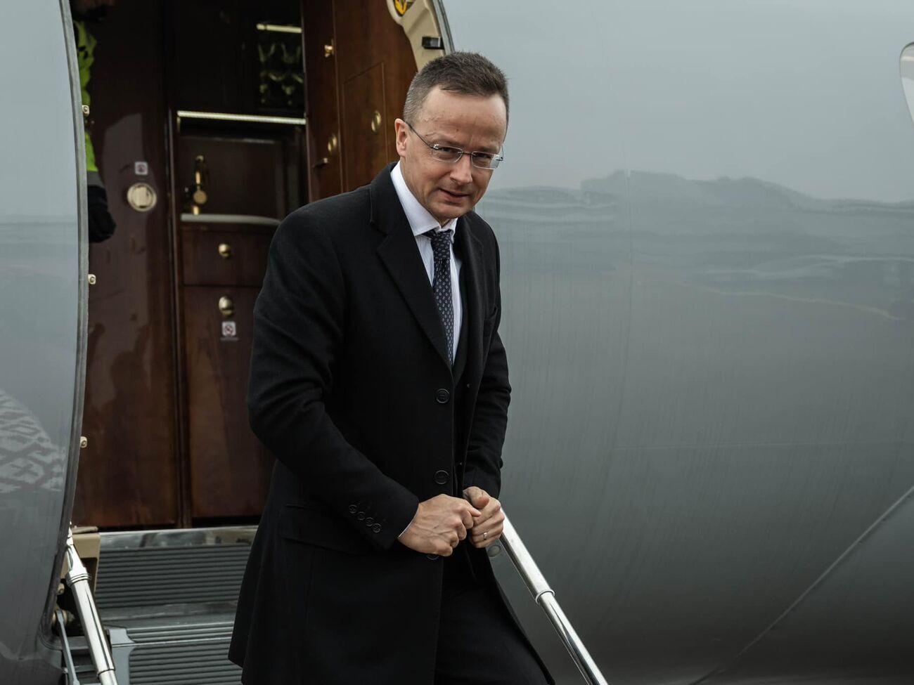 Сийярто прилетел в Минск, где собирается говорить об Украине