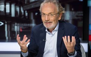 В Италию Шустер переехал в 1970-х годах