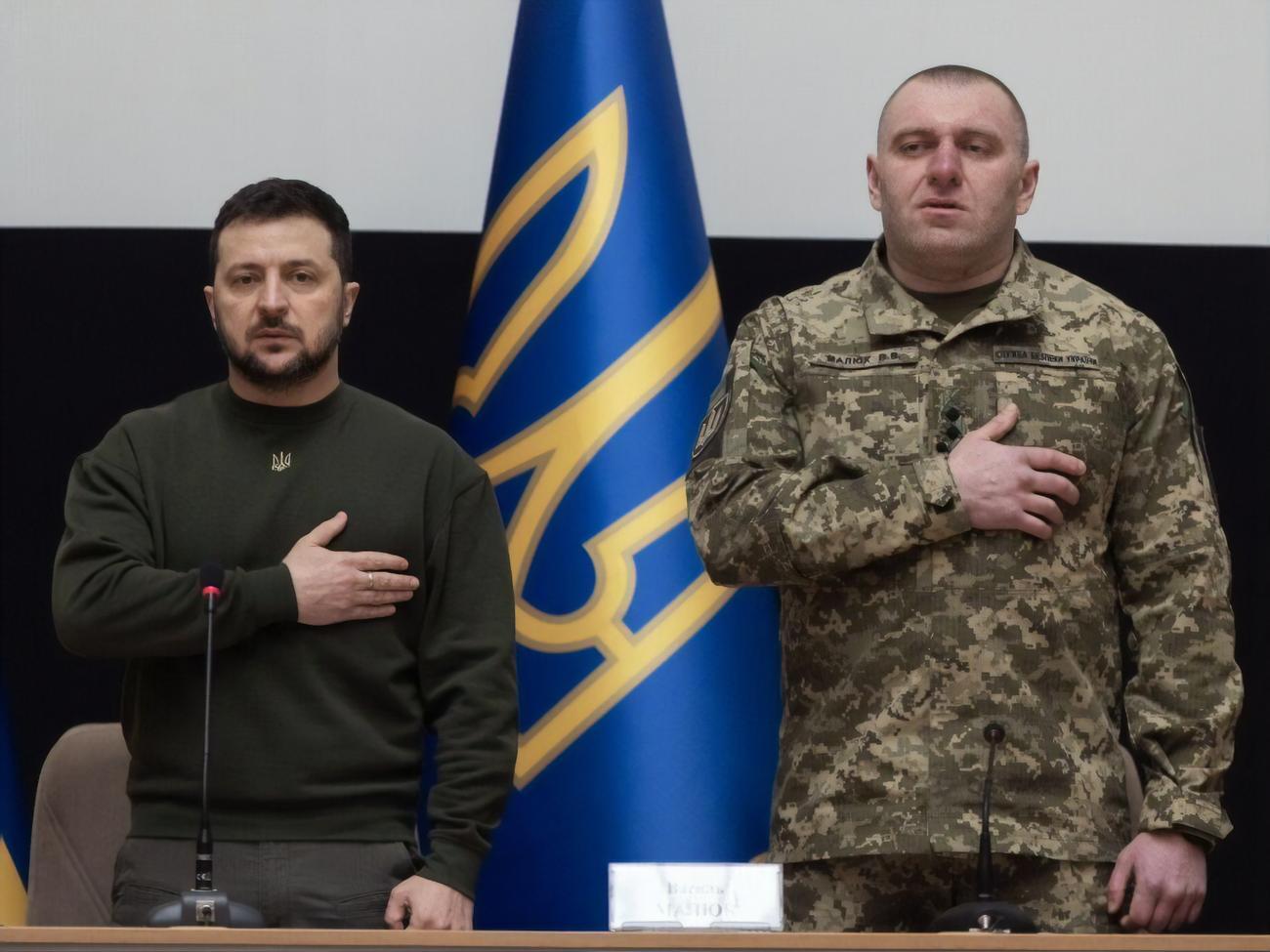 Зеленський (ліворуч): Малюк довів, що є патріотом і професіоналом
