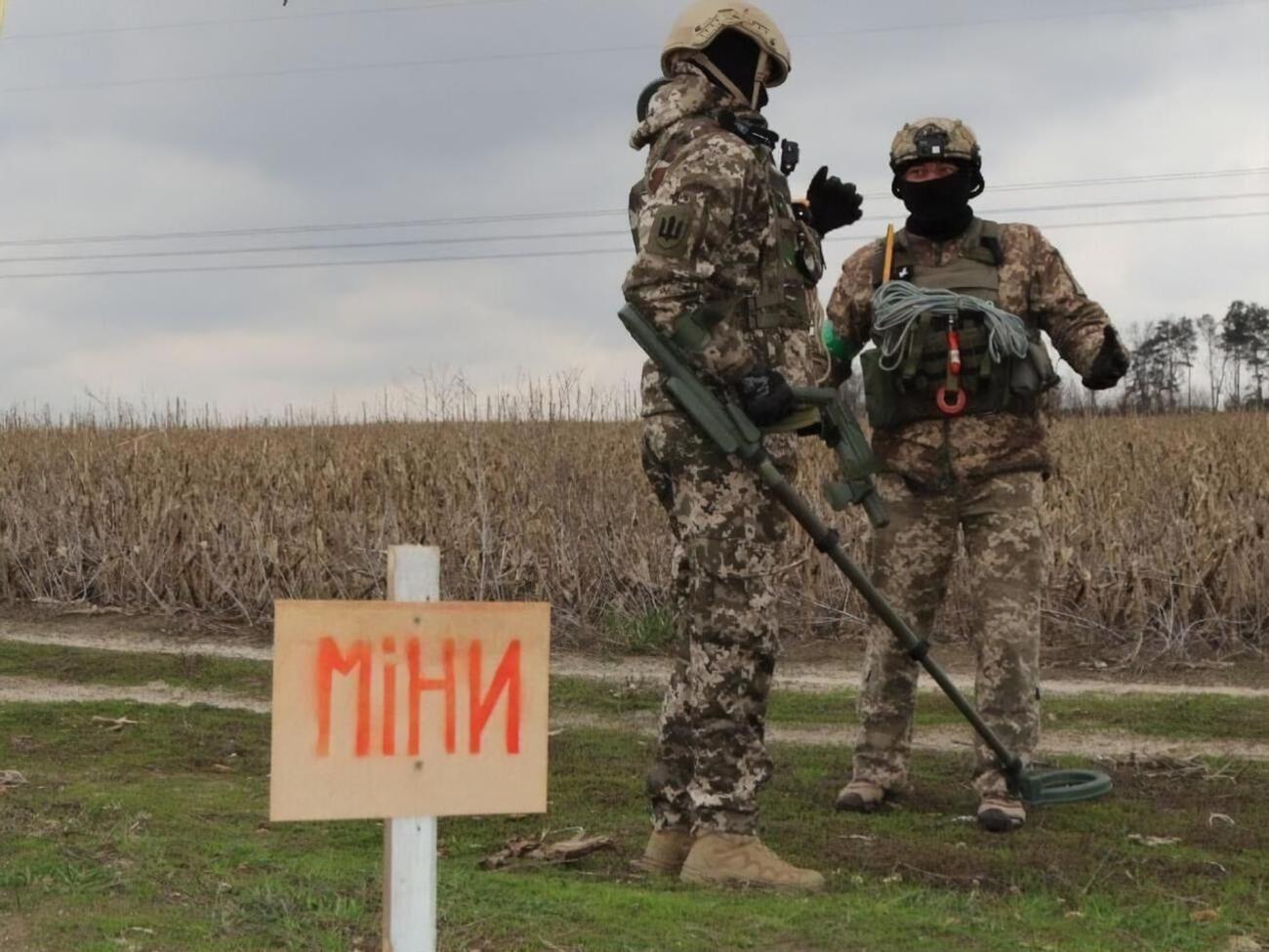 Украинцев призывают передвигаться по уже проверенным дорогам