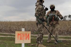 Украинцев призывают передвигаться по уже проверенным дорогам