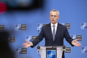 Путін відряджає в Україну тисячі нових російських солдатів, зазначив Столтенберг (на фото)