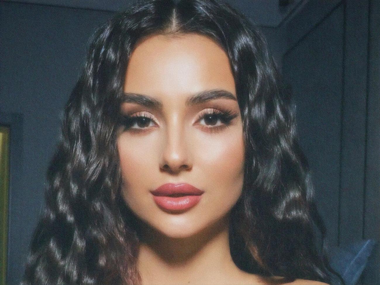 Тринчер предстала в вечернем образе