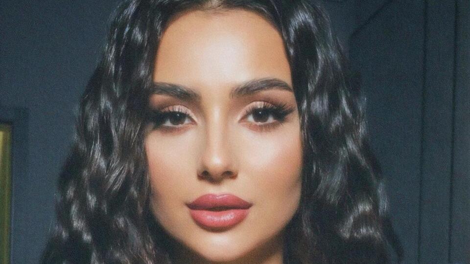 Тринчер предстала в вечернем образе