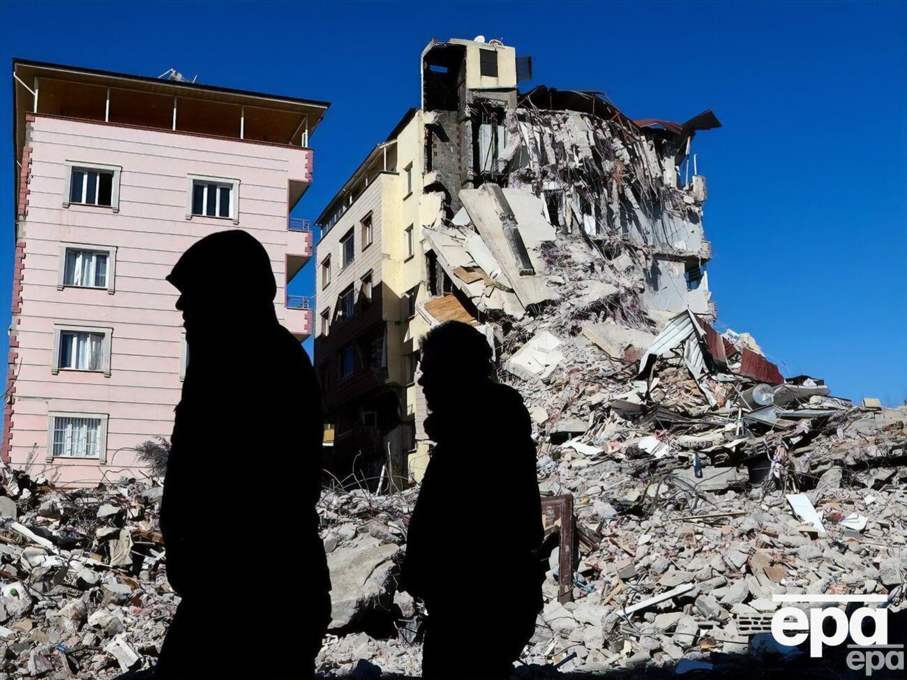 Жертвами землетрясения стали в Турции не менее 31,6 тыс. человек