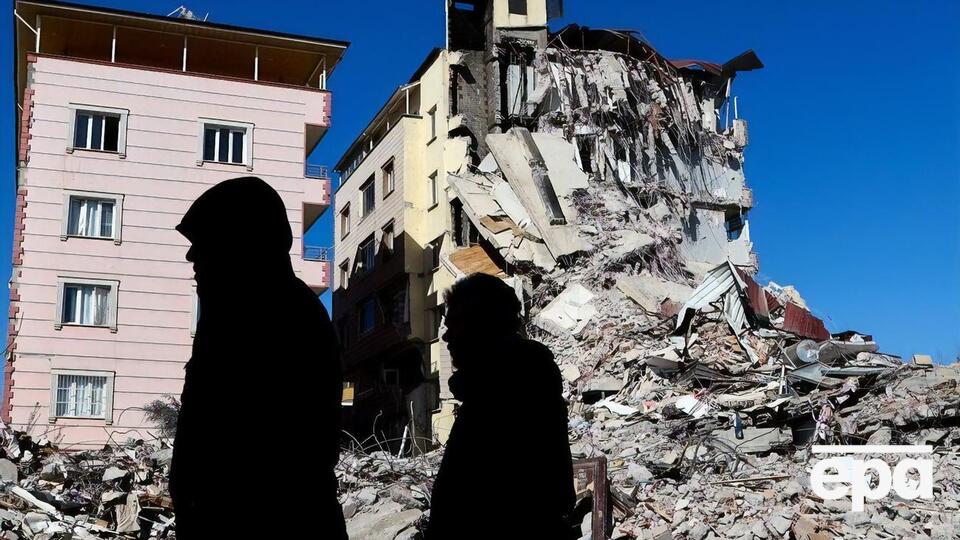 Жертвами землетрясения стали в Турции не менее 31,6 тыс. человек
