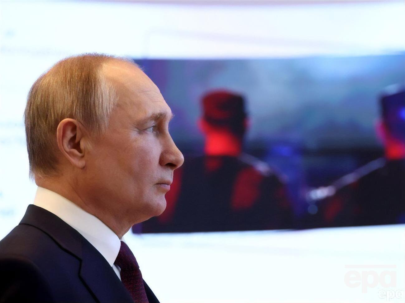 Путин сидит в бункере и не знает, что происходит в РФ, считает Шустер