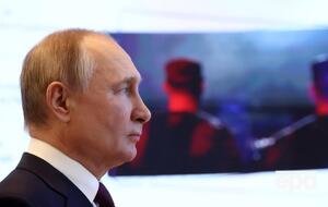 Путин сидит в бункере и не знает, что происходит в РФ, считает Шустер