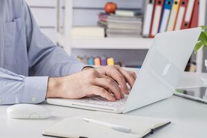 Розпакування архіву в листах призводить до встановлення програми, яка надає віддалений доступ до пристрою третім особам